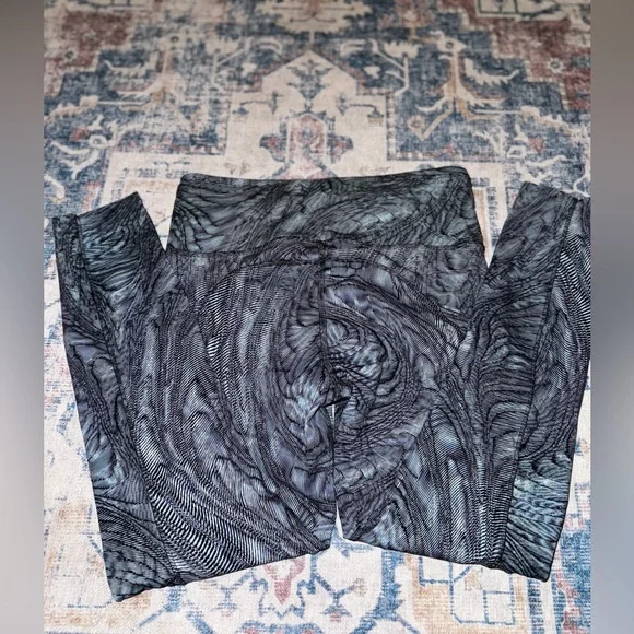 Lululemon Fast & Free dimensional Icing blue 25” tight leggings - Picture 9 of 10